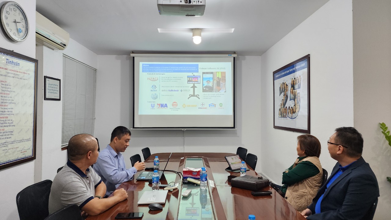 Representative from IDstar Visited Tinhvan Software's Headquarters in Hanoi